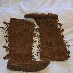 Minnetonka EUC Worn Once 5 Layer Fringe Boots Size 11 Moccasin Brown Suede Excel